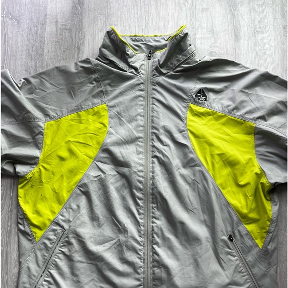 Vintage Nike ACG Windbreaker with detachable hood - Picture 6 of 6